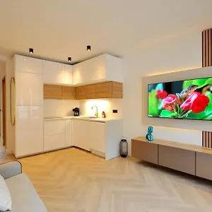  Appartement Monaco # Menton - 6 Persons - 2 Bedrooms - Full Renovated - Private Parking - Hypercenter - Clim - Beach And Sun